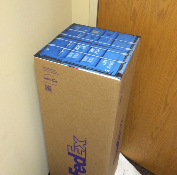 ไวนิลสารพัดนึก เปลี่ยนกล่องกระดาษเป็นโต๊ะกาแฟตู้คอนเทนเนอร์