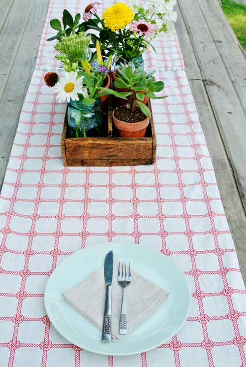 DIY ผ้าปูโต๊ะแสนเก๋ จากปลอกหมอนผืนเก่า