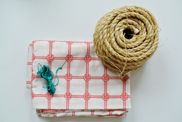 DIY ผ้าปูโต๊ะแสนเก๋ จากปลอกหมอนผืนเก่า