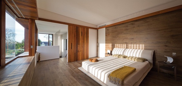 บ้าน 2 ชั้นครึ่งปูนครึ่งไม้ มีห้องนั่งเล่นแยกจากตัวบ้าน