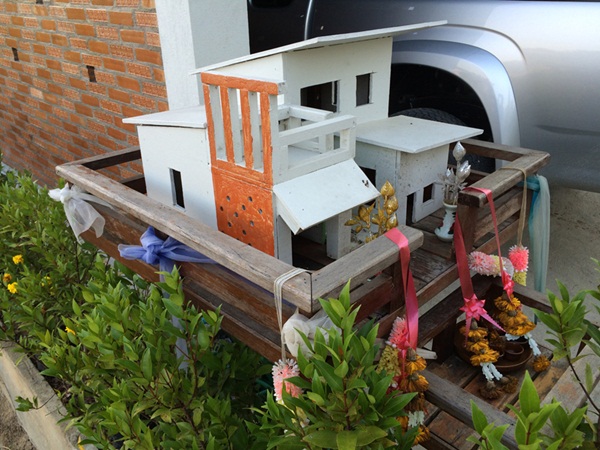 บ้านปูนเปลือย 3 ห้องนอน 4 ห้องน้ำ งบ 1.3 ล้าน