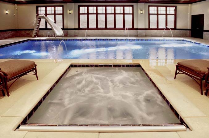 อลังเว่อร์! 20 สระว่ายน้ำในบ้านสุดเริ่ด