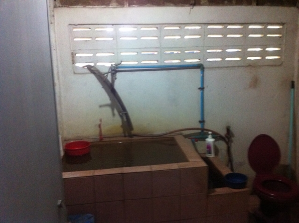 รีโนเวทห้องน้ำและห้องครัวแบบบ้าน ๆ เวอร์ชั่นงบน้อย