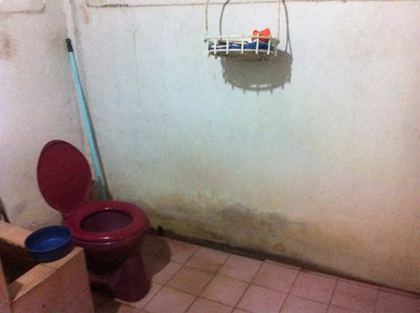 รีโนเวทห้องน้ำและห้องครัวแบบบ้าน ๆ เวอร์ชั่นงบน้อย