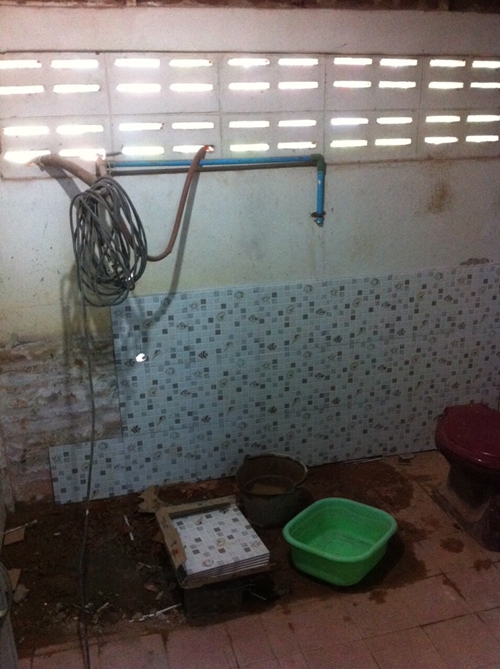 รีโนเวทห้องน้ำและห้องครัวแบบบ้าน ๆ เวอร์ชั่นงบน้อย