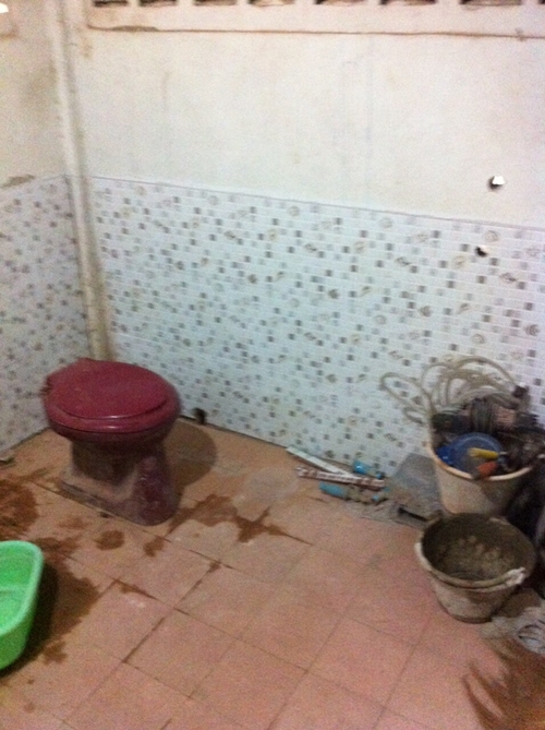 รีโนเวทห้องน้ำและห้องครัวแบบบ้าน ๆ เวอร์ชั่นงบน้อย