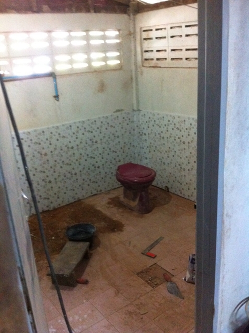 รีโนเวทห้องน้ำและห้องครัวแบบบ้าน ๆ เวอร์ชั่นงบน้อย