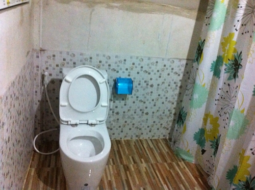 รีโนเวทห้องน้ำและห้องครัวแบบบ้าน ๆ เวอร์ชั่นงบน้อย