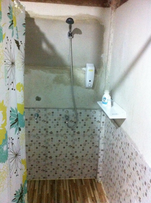 รีโนเวทห้องน้ำและห้องครัวแบบบ้าน ๆ เวอร์ชั่นงบน้อย