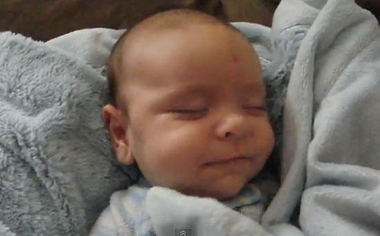 น่ารัก! ทารกน้อยแสดงสีหน้าครบทุกอารมณ์ใน 1 นาที