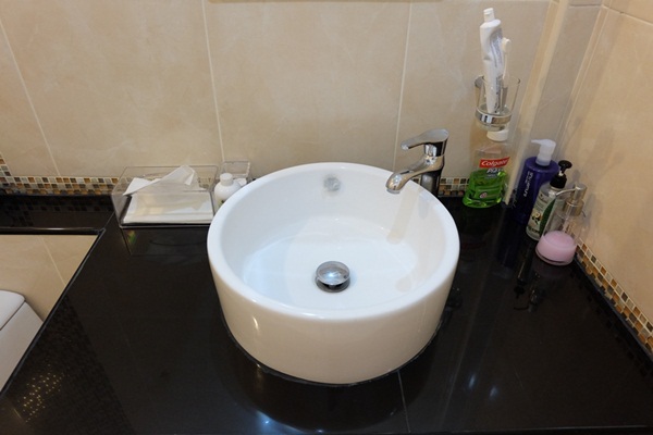 Renovate ห้องน้ำเก่า ทุบทิ้งทำใหม่จนเกือบจำไม่ได้