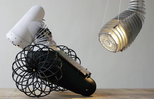 โคมไฟอัจฉริยะ มีเซ็นเซอร์ในตัว เคลื่อนไหวเองได้ 