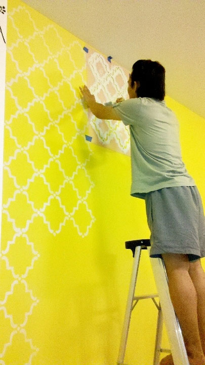  เจ๋ง! ประหยัดงบด้วยฝีมือ DIY วอลเปเปอร์และเสาอิฐเทียม