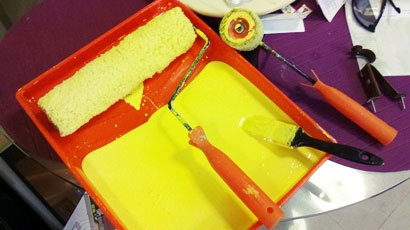  เจ๋ง! ประหยัดงบด้วยฝีมือ DIY วอลเปเปอร์และเสาอิฐเทียม