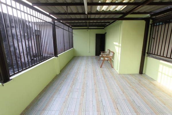 Renovate ตึกแถวเก่า เป็นร้านบะหมี่ลิเวอร์พูล