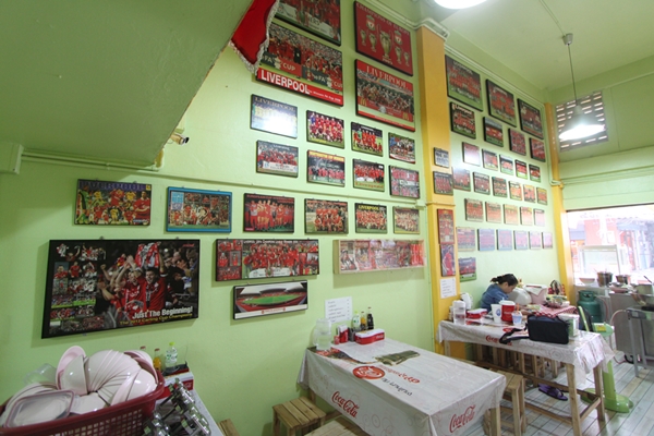 Renovate ตึกแถวเก่า เป็นร้านบะหมี่ลิเวอร์พูล