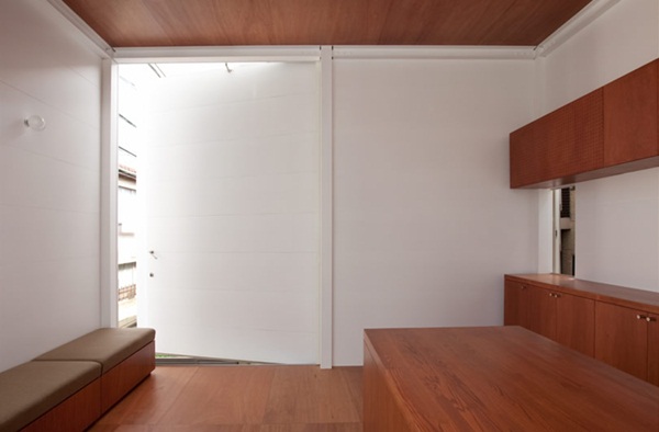 แบบบ้าน 4 ชั้น หลังเล็ก ๆ แค่ 4 ตารางวาเท่านั้น 