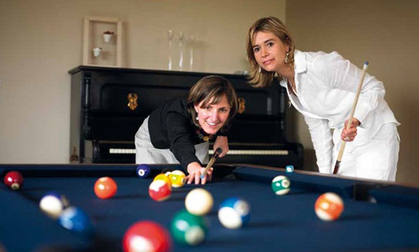 โต๊ะไม้ฟิวชั่น เป็นได้ทั้งโต๊ะกินข้าวและโต๊ะพูล 