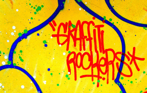 วิถีกราฟฟิตี้บนพื้นห้องสีขาว ความแตกต่างที่ลงตัว