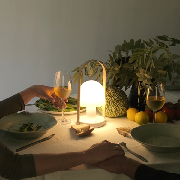 โคมไฟมือถือ ชาร์จไฟได้ ตัวช่วยยามไฟดับ