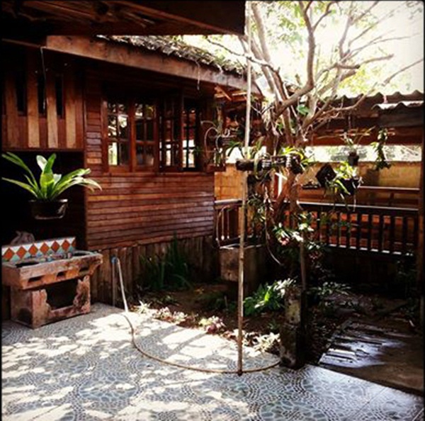 จากบ้านที่ปล่อยให้รกร้าง รีโนเวทใหม่เป็นบ้านไม้น่าอยู่