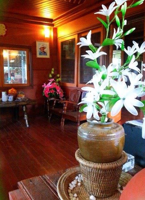 จากบ้านที่ปล่อยให้รกร้าง รีโนเวทใหม่เป็นบ้านไม้น่าอยู่