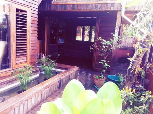 จากบ้านที่ปล่อยให้รกร้าง รีโนเวทใหม่เป็นบ้านไม้น่าอยู่