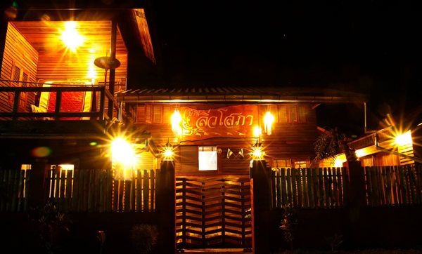 จากบ้านที่ปล่อยให้รกร้าง รีโนเวทใหม่เป็นบ้านไม้น่าอยู่