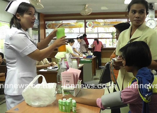 วุ่น! หามนักเรียนพิจิตรท้องร่วงกว่าร้อยคน ส่ง รพ.