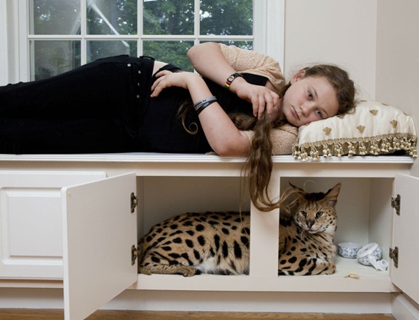 สาวน้อยใช้ชีวิตกับสัตว์ป่าอย่างกลมกลืน