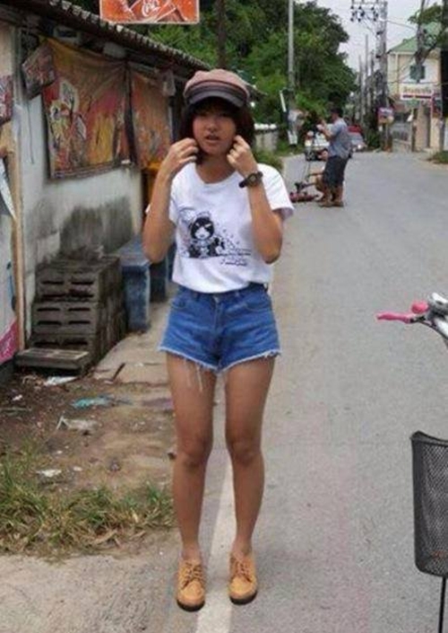 เอื้อยร้องไห้ทำไม ชาวเน็ตจับผิด เอื้อย เน็ตไอดอลสาวบ้านเบี้ยว