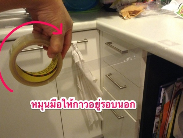 ทำความสะอาดที่นอนแบบง่าย ๆ ด้วยเทปกาว D.I.Y.