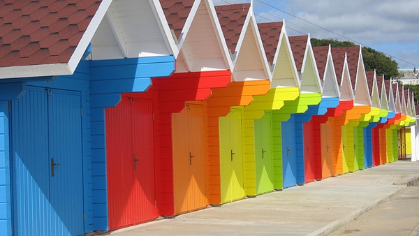 อาคารสีสันสดใส จับคู่สีเจ็บสไตล์คัลเลอร์บล็อก