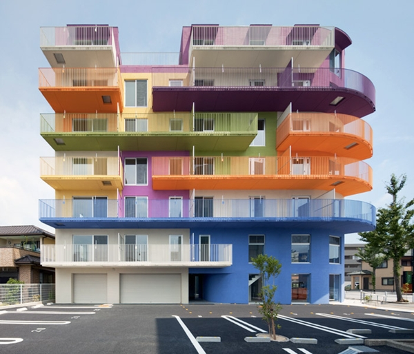 อาคารสีสันสดใส จับคู่สีเจ็บสไตล์คัลเลอร์บล็อก