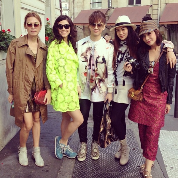  ชมพู่ พลอย เฌอมาลย์ และแก๊งเพื่อน ลั้ลลาในปารีส