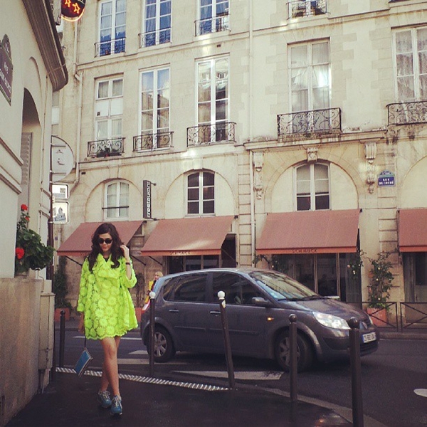  ชมพู่ พลอย เฌอมาลย์ และแก๊งเพื่อน ลั้ลลาในปารีส