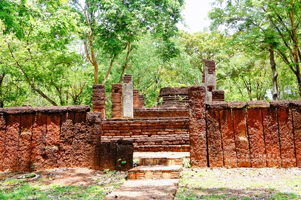 กำแพงเพชร เที่ยวเมืองโบราณ สัมผัสธรรมชาติและสายหมอก ณ เมืองกำแพงเพชร
