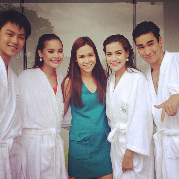 แอบส่อง ญาญ่า-ณเดชน์-คิม-หมาก ถ่ายปฏิทินช่อง 3