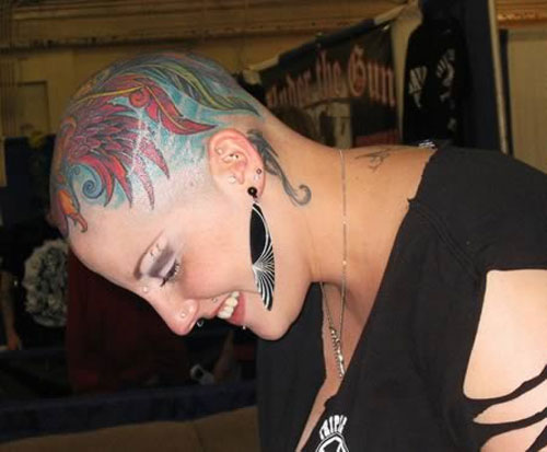 แทตทูบนหนังศีรษะของสาวใจถึง ไม่เก๋าจริงอย่าลอง