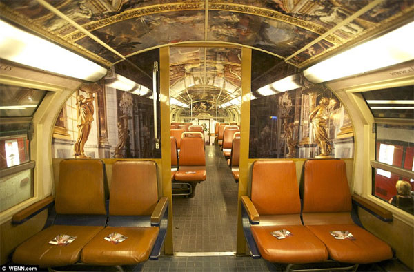 หรู! ฝรั่งเศสแปลงโฉมรถไฟฟ้า เป็นพระราชวังแวร์ซายส์