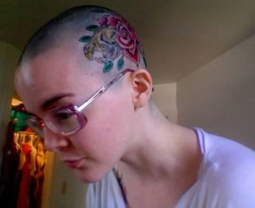 แทตทูบนหนังศีรษะของสาวใจถึง ไม่เก๋าจริงอย่าลอง