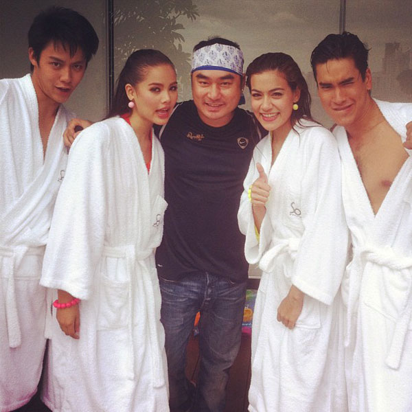 แอบส่อง ญาญ่า-ณเดชน์-คิม-หมาก ถ่ายปฏิทินช่อง 3