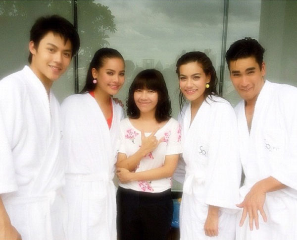 แอบส่อง ญาญ่า-ณเดชน์-คิม-หมาก ถ่ายปฏิทินช่อง 3