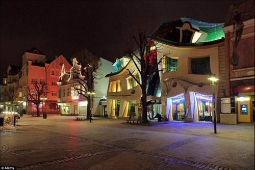  Krzywy Domek