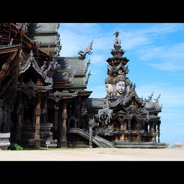 ปราสาทสัจธรรม