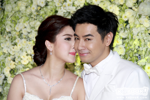 งานแต่งงานออย ธนา