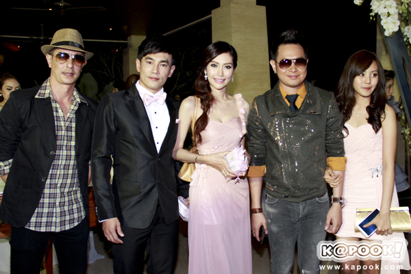 งานแต่งงานออย ธนา