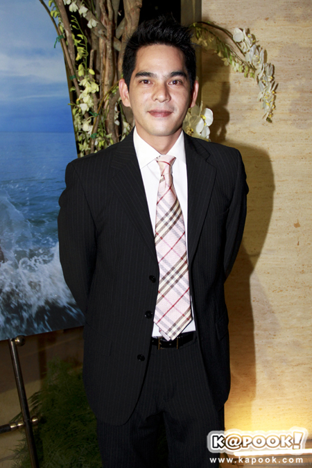 งานแต่งงานออย ธนา