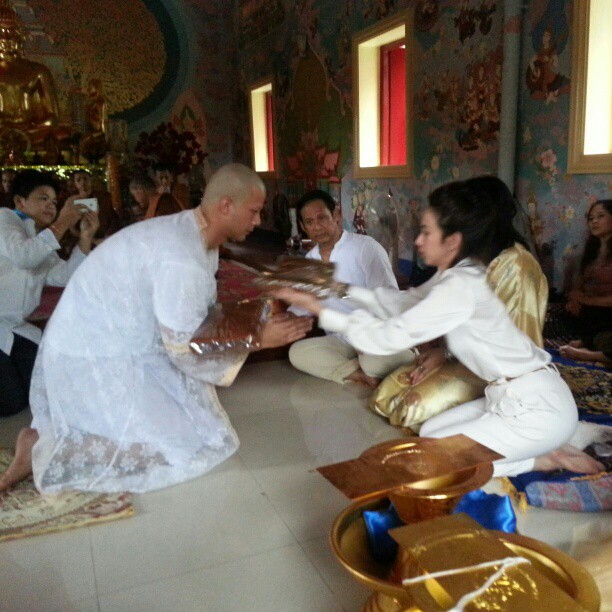 อะตอม สัมพันธภาพ