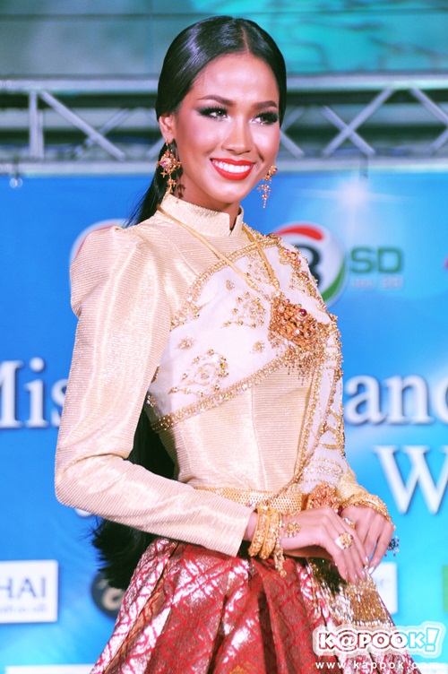 เมญ่า นนธวรรณ ทองเหล็ง